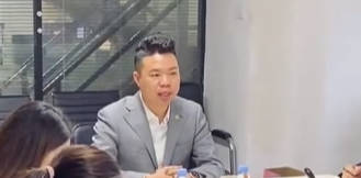 Cross-border Baidu search strategy team planning keyword and market entry campaigns for international brands